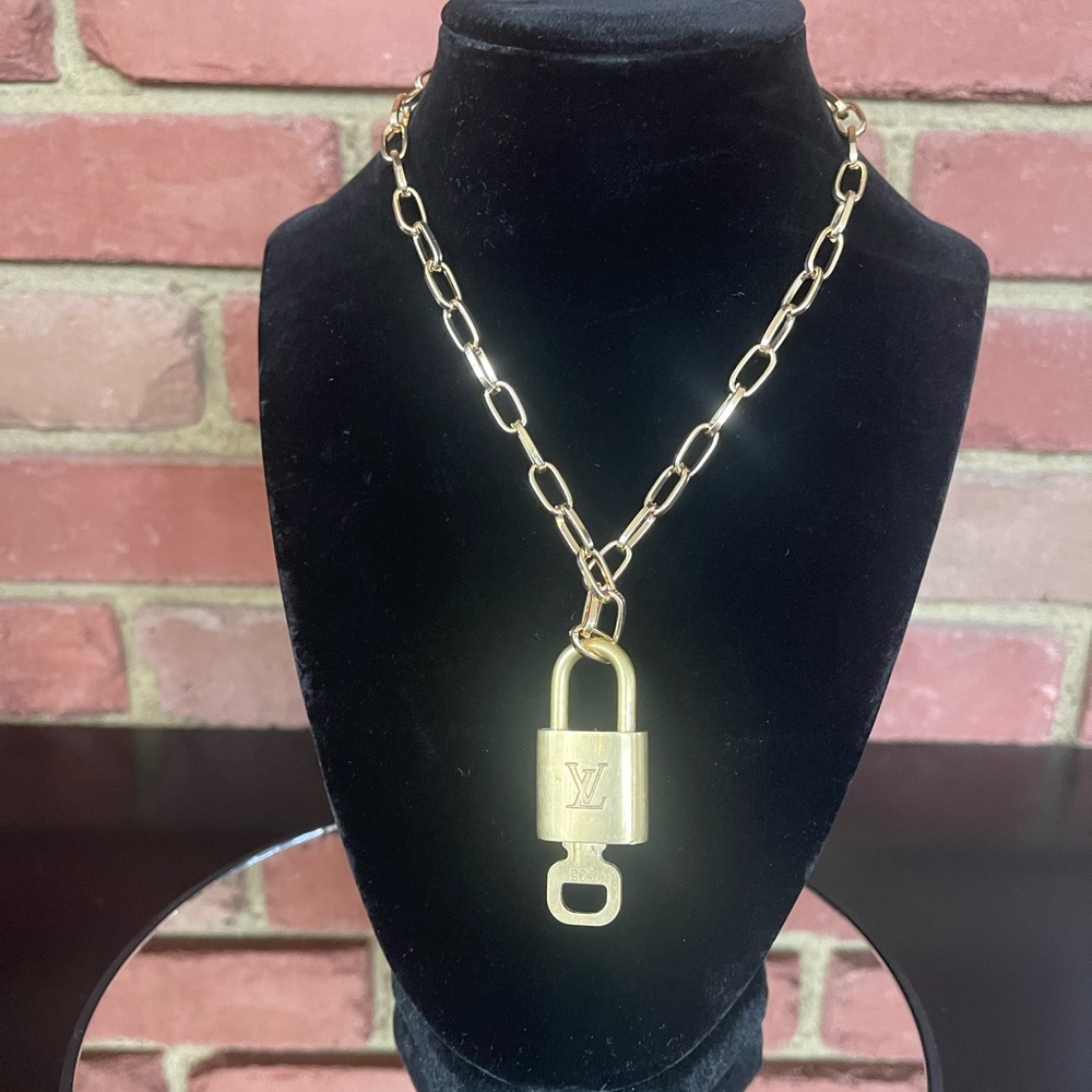 🔥Authentic:🔥Louis 🔥Vuitton lock & key # 305 🔐 - Picture 1 of 3